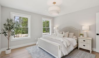 52 Jasper Ln, Arundel, ME 04046