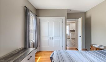 1640 Cranston St, Cranston, RI 02920