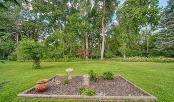 817 Savannah River Dr, Adrian, MI 49221