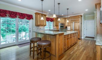 15 Logging Trail Ln, Brookfield, CT 06804