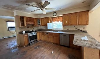 94 Carman Pl, Amityville, NY 11701