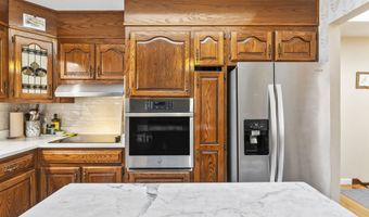 6 Advocate Pl, Danbury, CT 06810