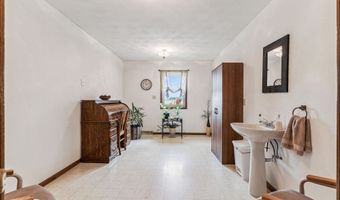2151 332nd Ave, Dyersville, IA 52040