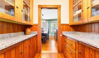 82 Sefton Dr, Cranston, RI 02905