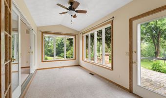 W2880 OAKRIDGE Drive, Appleton, WI 54915