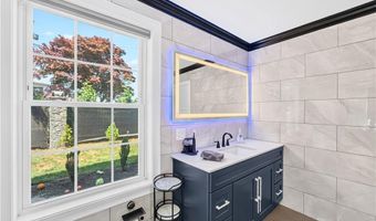 318 Farmington Ave, Cranston, RI 02920