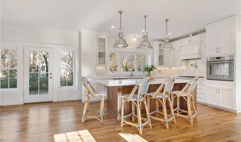 1 Knowlton Ct, Bristol, RI 02809