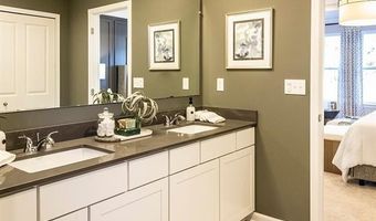 6215 N Trailwoods Dr, Ann Arbor, MI 48103