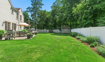 8 Glenwood Dr, Darien, CT 06820