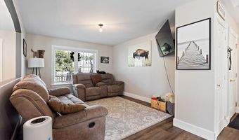 15 Fieldstone Dr, Augusta, ME 04330