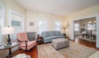 40 Vine St, East Greenwich, RI 02818