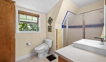 866 Blackberry Ln, Ashland, OR 97520