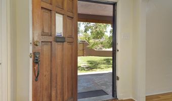 525 SOLANO Dr SE, Albuquerque, NM 87108