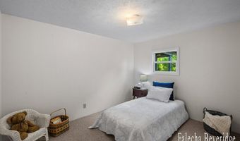 914 32nd St, Allegan, MI 49010