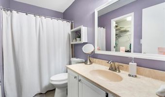 1034 Alpine Ridge Dr G6, Ballwin, MO 63021