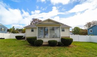 18 Meadowcrest Dr, Cumberland, RI 02864