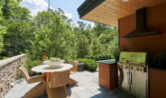 243 Overwood Rd, Akron, OH 44313