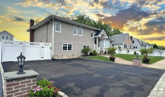 59 Western Concourse, Amity Harbor, NY 11701