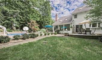 225 Linwood Ln, Aurora, OH 44202