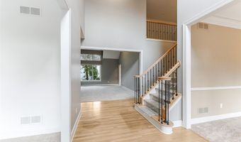 210 Chisholm Ct, Aurora, OH 44202