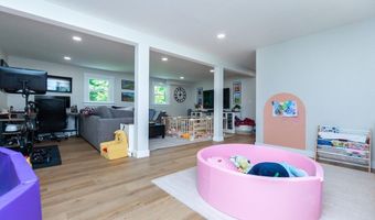 26 Sharon Pkwy, North Smithfield, RI 02896