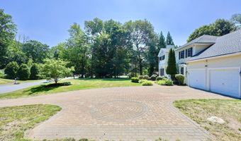 8 Pilgrim Rd, Ashland, MA 01721