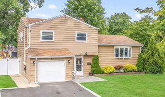 9 Brentwood Ter, Middletown, NJ 07748