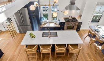 14 Robinson St, Narragansett, RI 02882