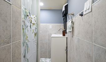 26 Smith St, Amityville, NY 11701