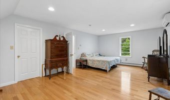 240 Sandown Rd, Chester, NH 03036
