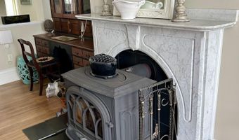 53 Congress St, Belfast, ME 04915