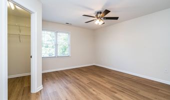 1010 Mica Lamp Ct, Apex, NC 27502