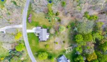 5730 Summerset Woods Dr, Alto, MI 49302
