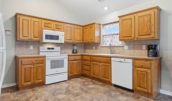 1105 Chapel St, Baldwin City, KS 66006