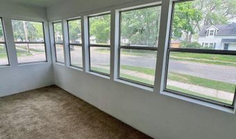 823 Pine Ave, Alma, MI 48801