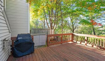 38 Woodside Dr, Albany, NY 12208