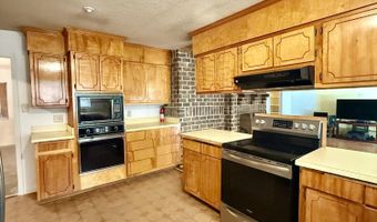 1474 Mandella Rd, Bonneau, SC 29431