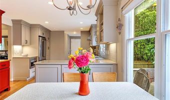 4 Fourth St, Barrington, RI 02806