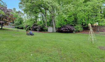 4 June Pl, Aberdeen, NJ 07747