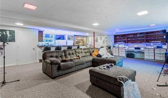 1 Middlebrook Ln, Lincoln, RI 02865