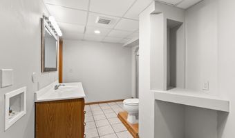 5423 Norris St, Ames, IA 50014