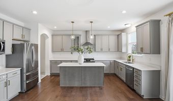 430 Pineway Dr, Ann Arbor, MI 48103