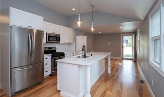 24 Southmayd St, Newport, RI 02840