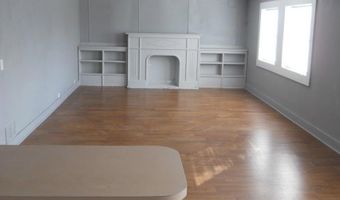 17 W Locust St, Aurora, MO 65605