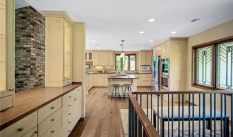 451 Reflection Rd, Apple Valley, MN 55124