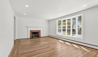 101 Bateman Ave, Cranston, RI 02920
