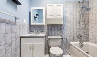 829 Mizzen Ave, Beachwood, NJ 08722