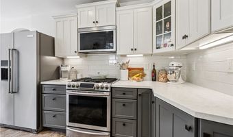 227 Overwood Rd, Akron, OH 44313