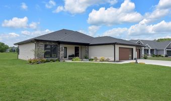 2021 Fairway Dr, Auburn, IN 46706