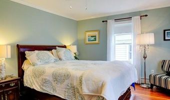 7 Dean Ave, Newport, RI 02840